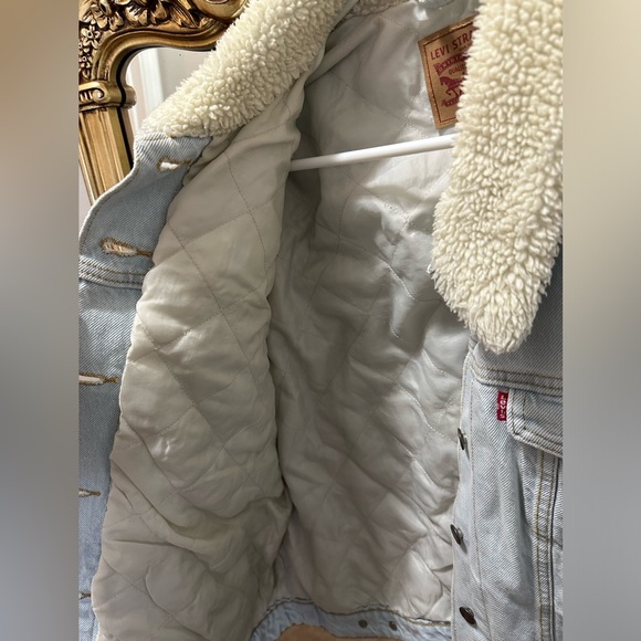 Levi’s Jean Jacket - Picture 2 of 4